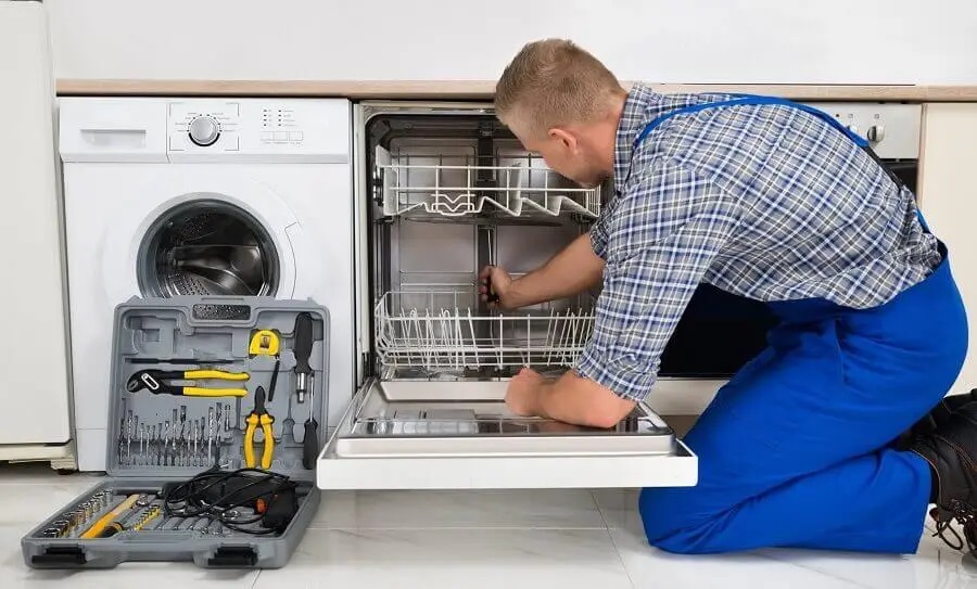 Kocaali Vaillant servisi teknisyen ekibi beyaz eşya tamiri yaparken